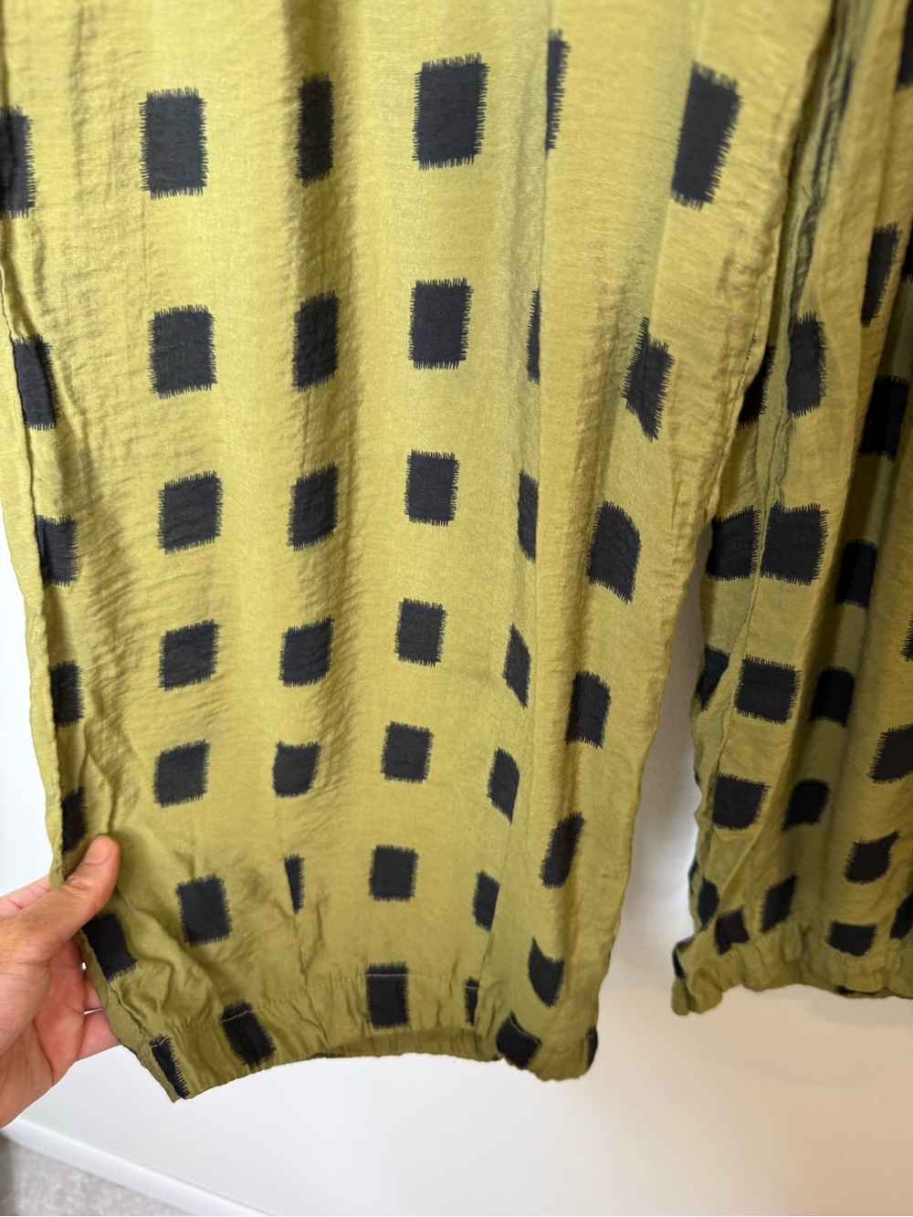 Cut Loose Cropped Pants with Darks Barrel Balloon Leg Geometrical Print green xs - Picture 8 of 11